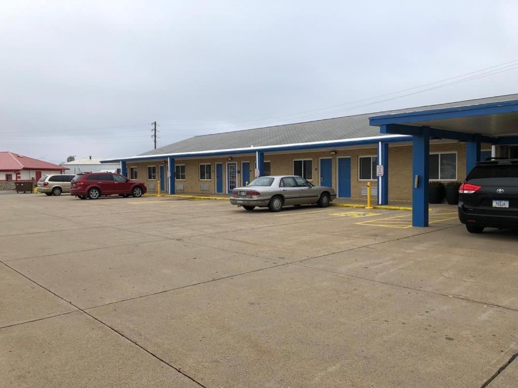 Amber Inn Le Mars Exterior photo